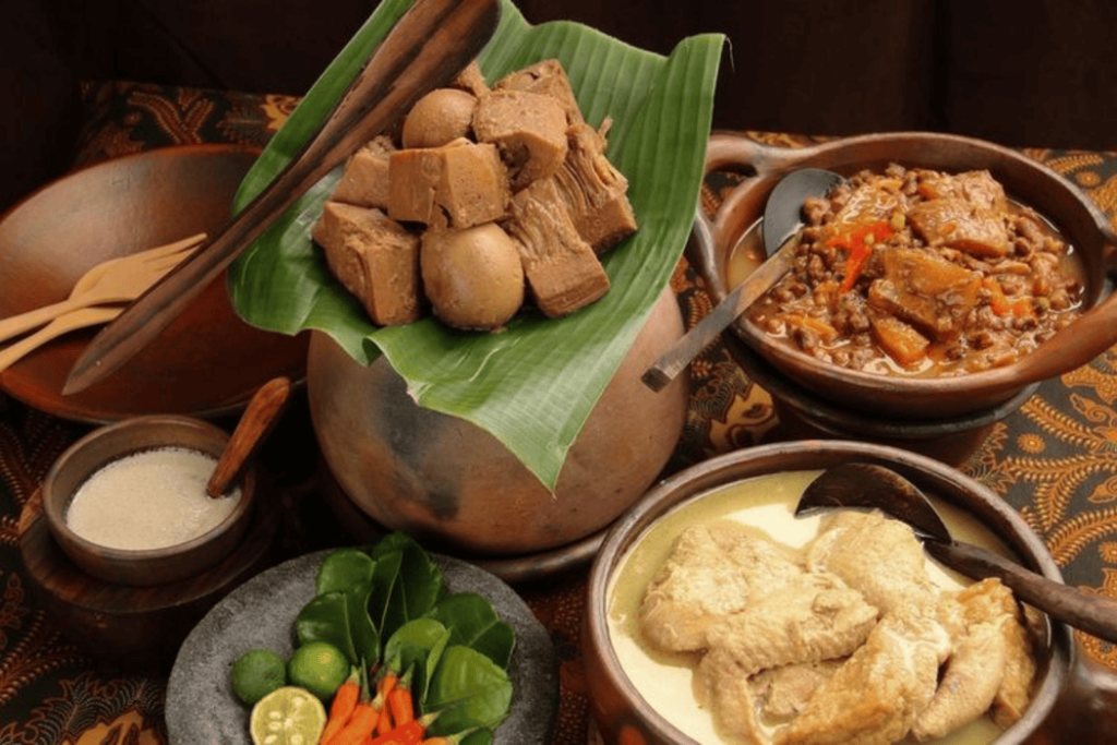 Savor Yogyakarta's flavors with gudeg, aromatic rice, coconut-simmered chicken, tofu, tempeh, and fresh vegetables, served on a leaf.